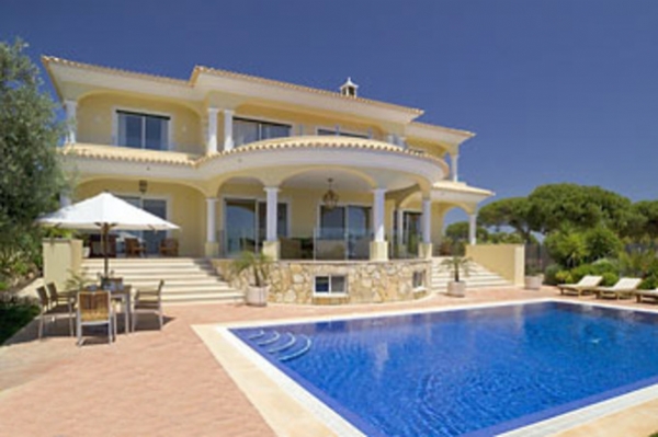 Holiday Houses & Villas